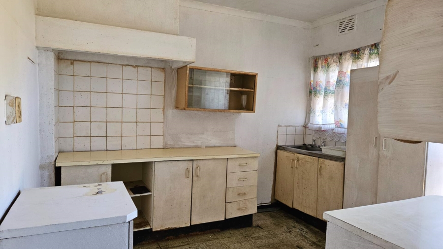 2 Bedroom Property for Sale in Silvertown Western Cape